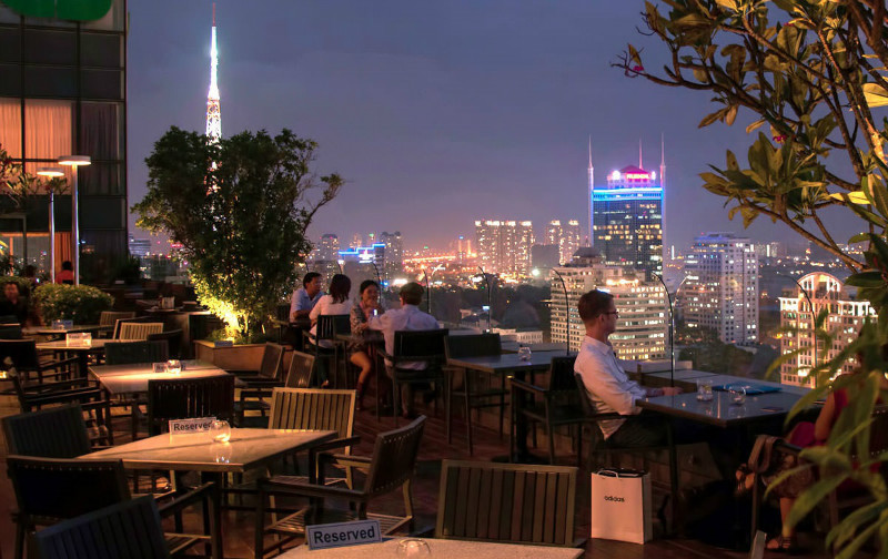 Shri Restaurant & Lounge Rooftop Bar