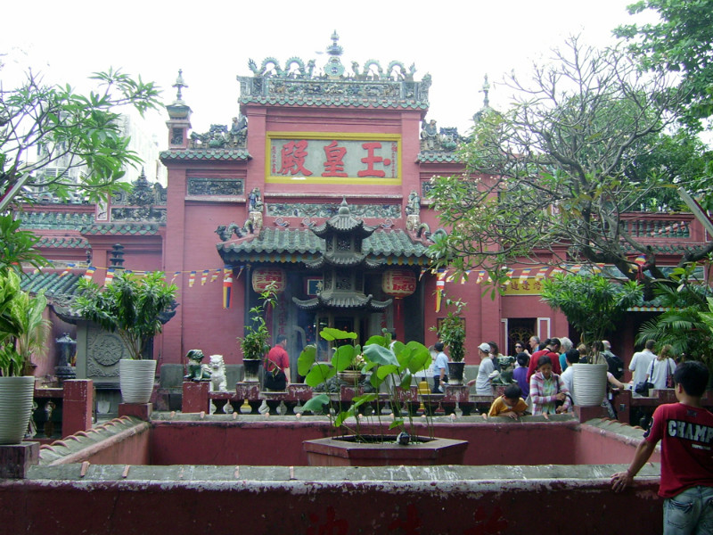 jade emperor pagoda in ho chi minh city