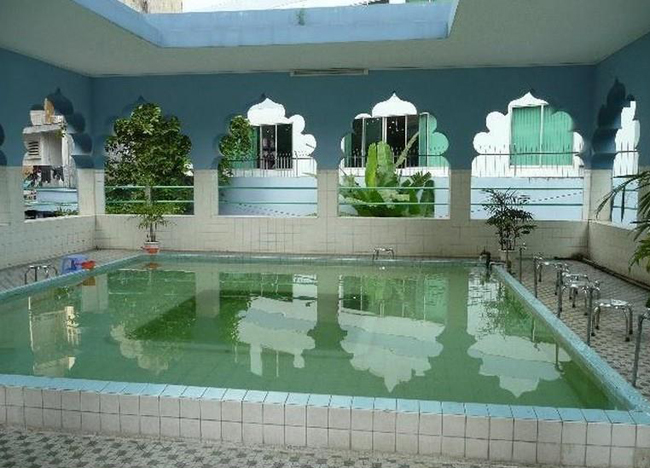 blue-and-white-Saigon-Central-Mosque