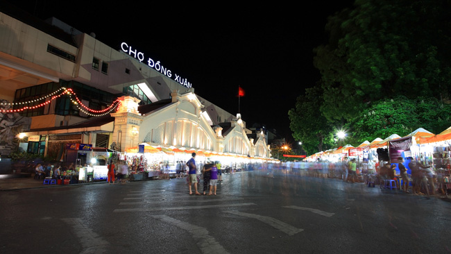Dong Xuan night market