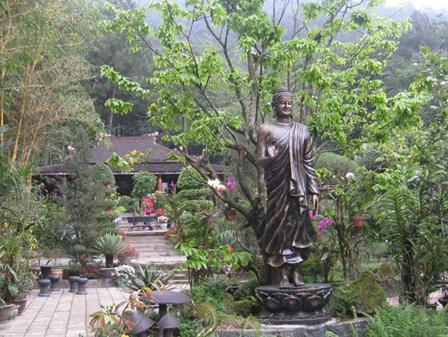 Huyen Khong Son Tuong pagoda Hue