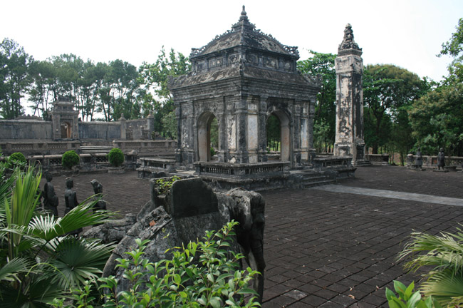 Tomb_of_DongKhanh