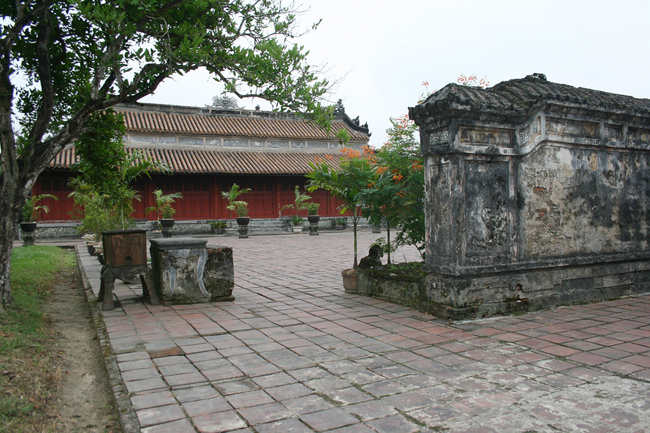 tomb of duc duc