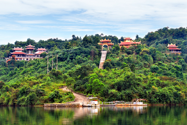 truc lam bach ma pagoda Hue 