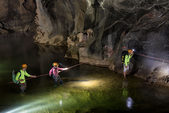 explore son doong