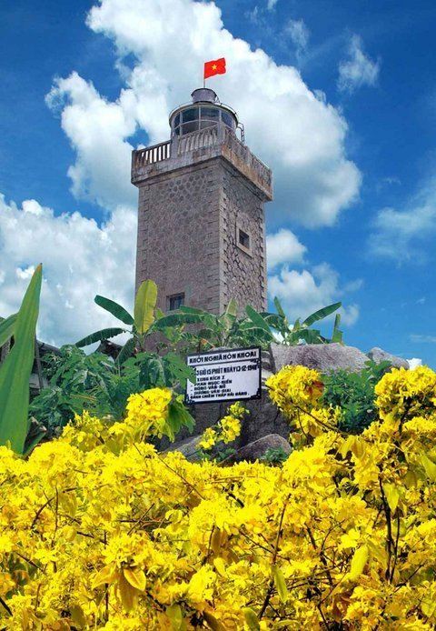 lighthouse hon khoai island