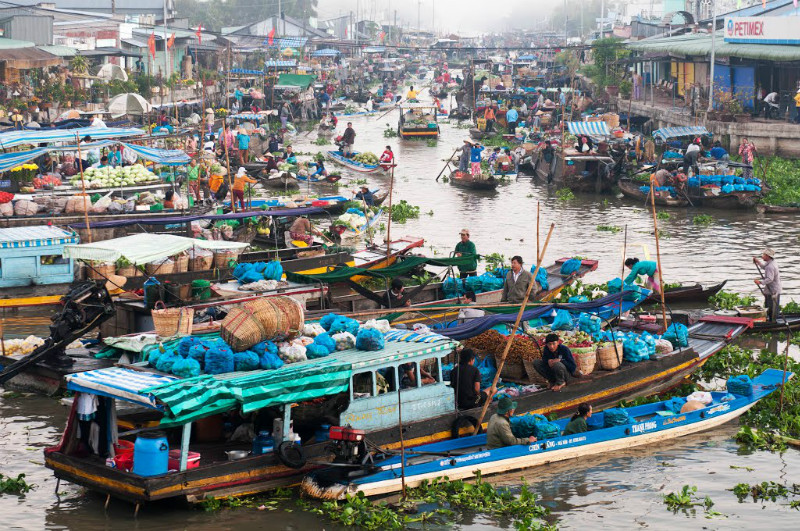 Nga-nam-floating-market-Viet-fun-travel