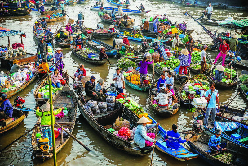 Mekong Delta floating-market-Viet-fun-travel