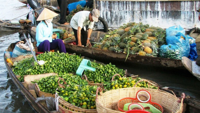 chau doc floating market 