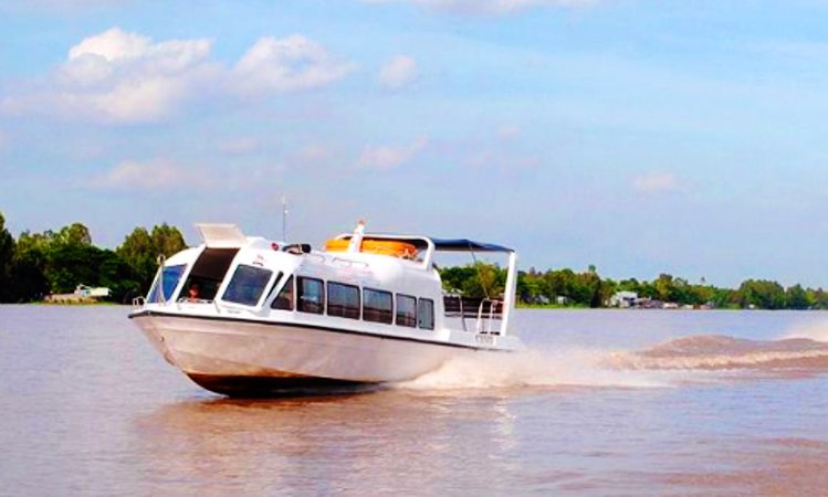 get_from_mekong_delta_to_phnom_penh_by_boat