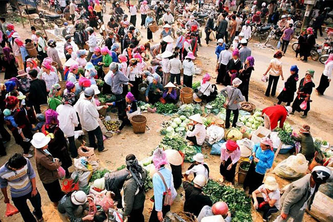 muong hum market