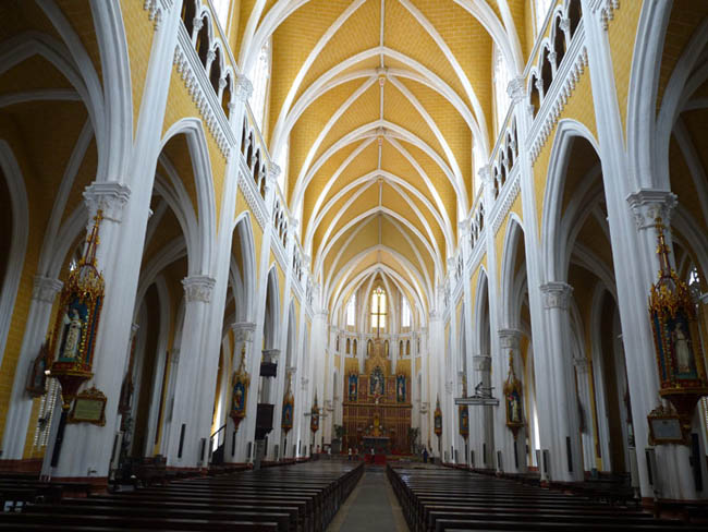 Phu Nhai Church inside